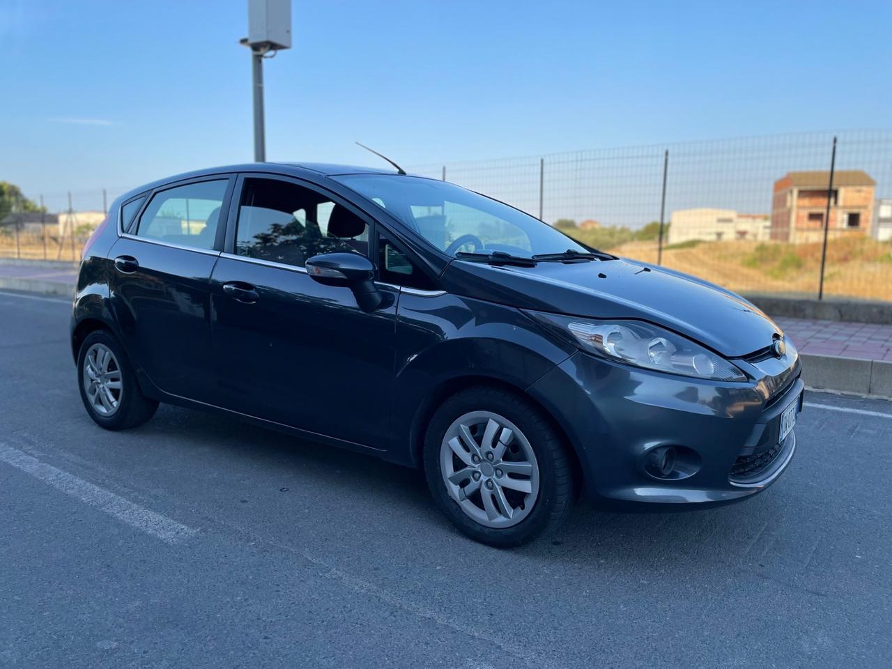 Ford Fiesta 1.4 TDCi 68CV 5 porte Titanium