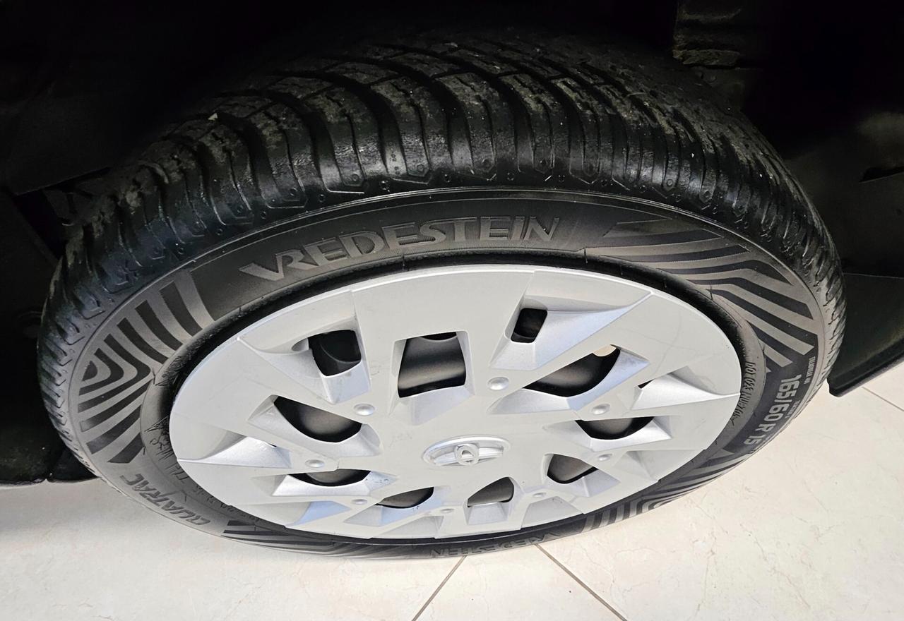 Toyota Aygo Connect 1.0 VVT-i 72 CV 5 porte x-wave grey