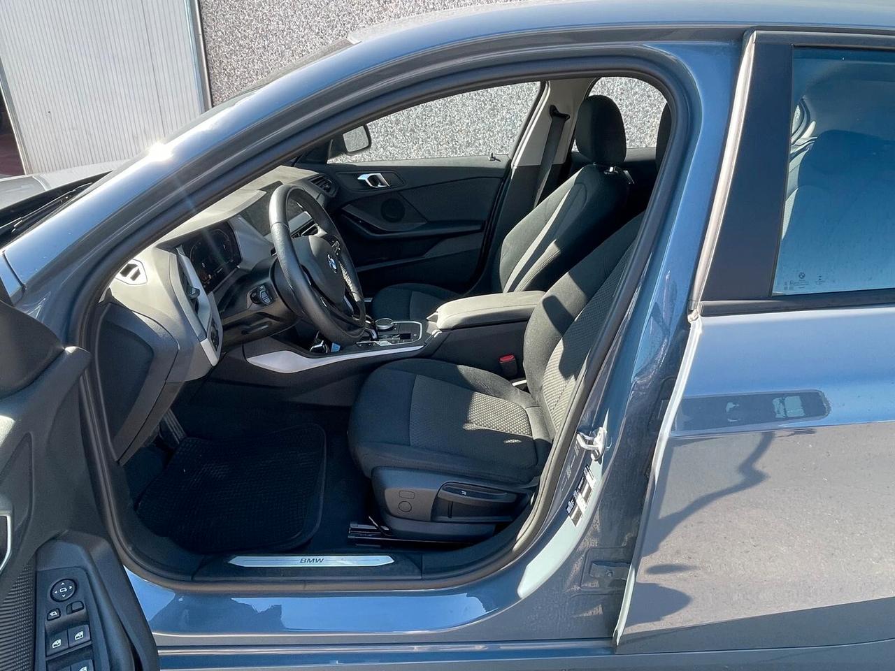 Bmw (F40) 118d 5p. Business advantage