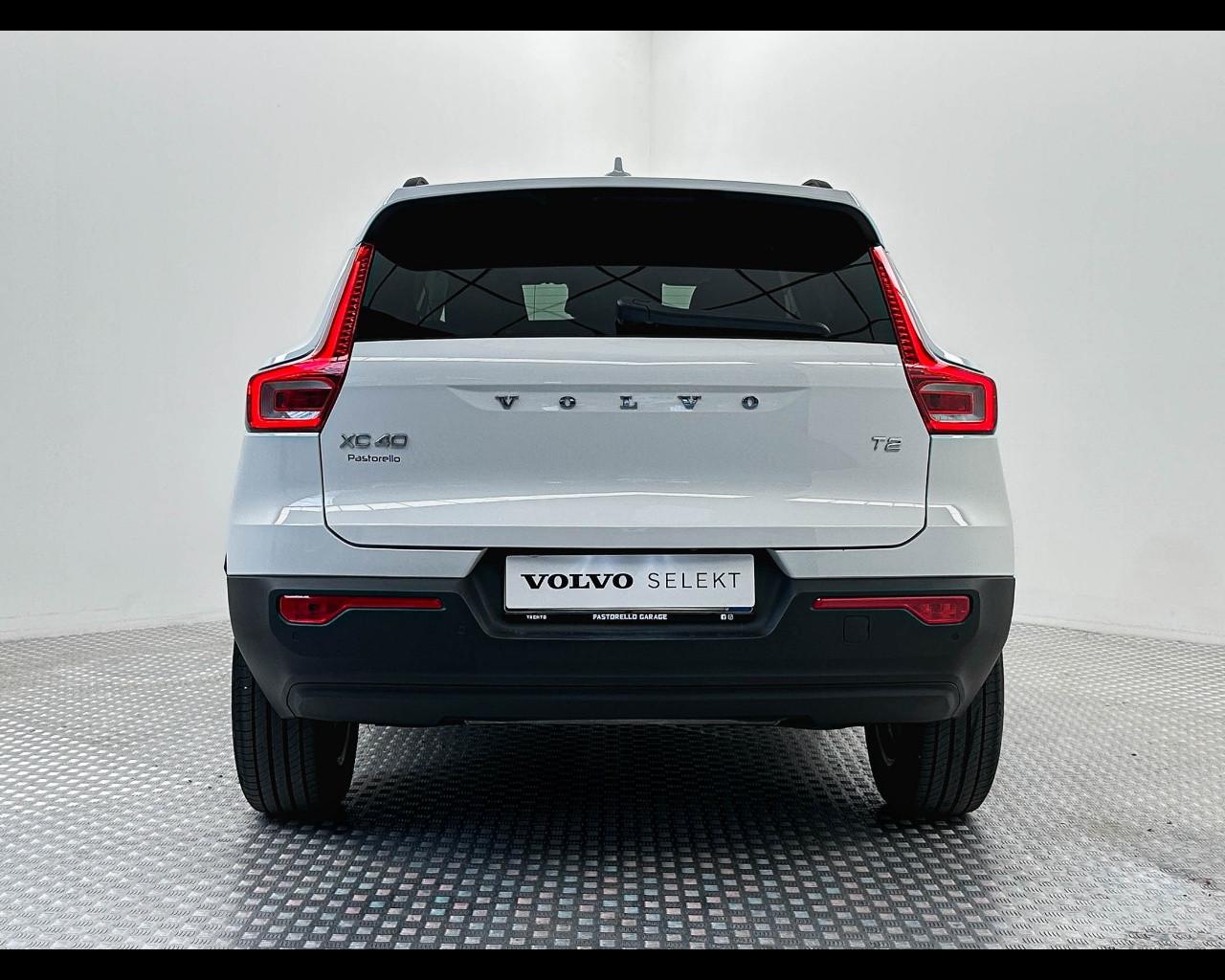 VOLVO XC40 (2017-->) - XC40 T2 Geartronic Momentum