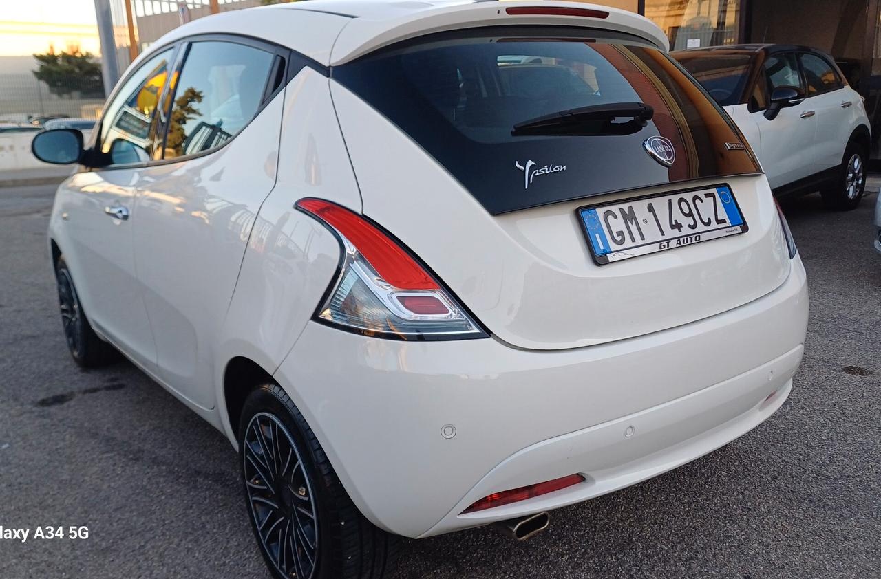 Lancia Ypsilon 1.0 FireFly 5 porte S&S Hybrid Gold Plus