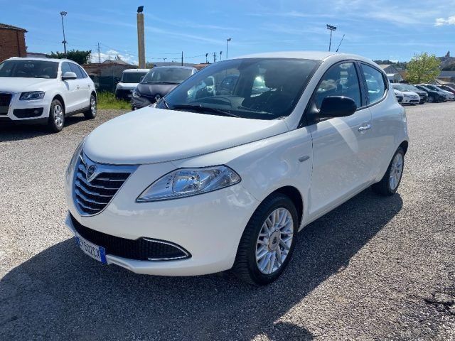 LANCIA Ypsilon 1.2 69 CV 5 porte Gold NEOPATENATI