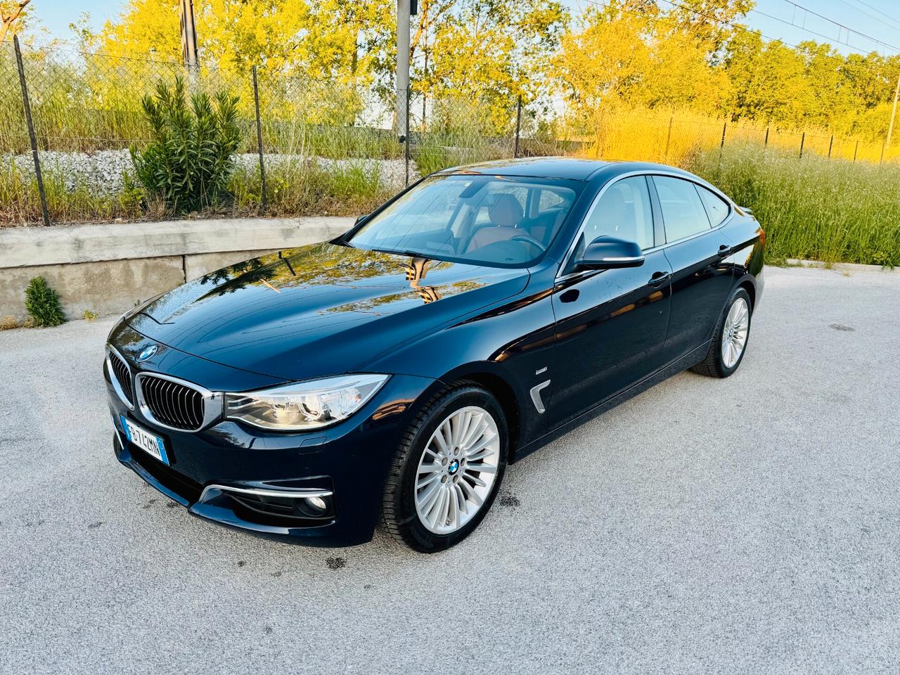 BMW 318d GT Luxury - LED / Navi