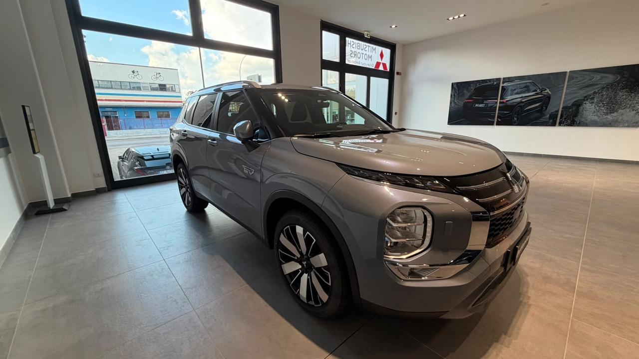 Mitsubishi Outlander 2.4L PHEV INTENSE AT