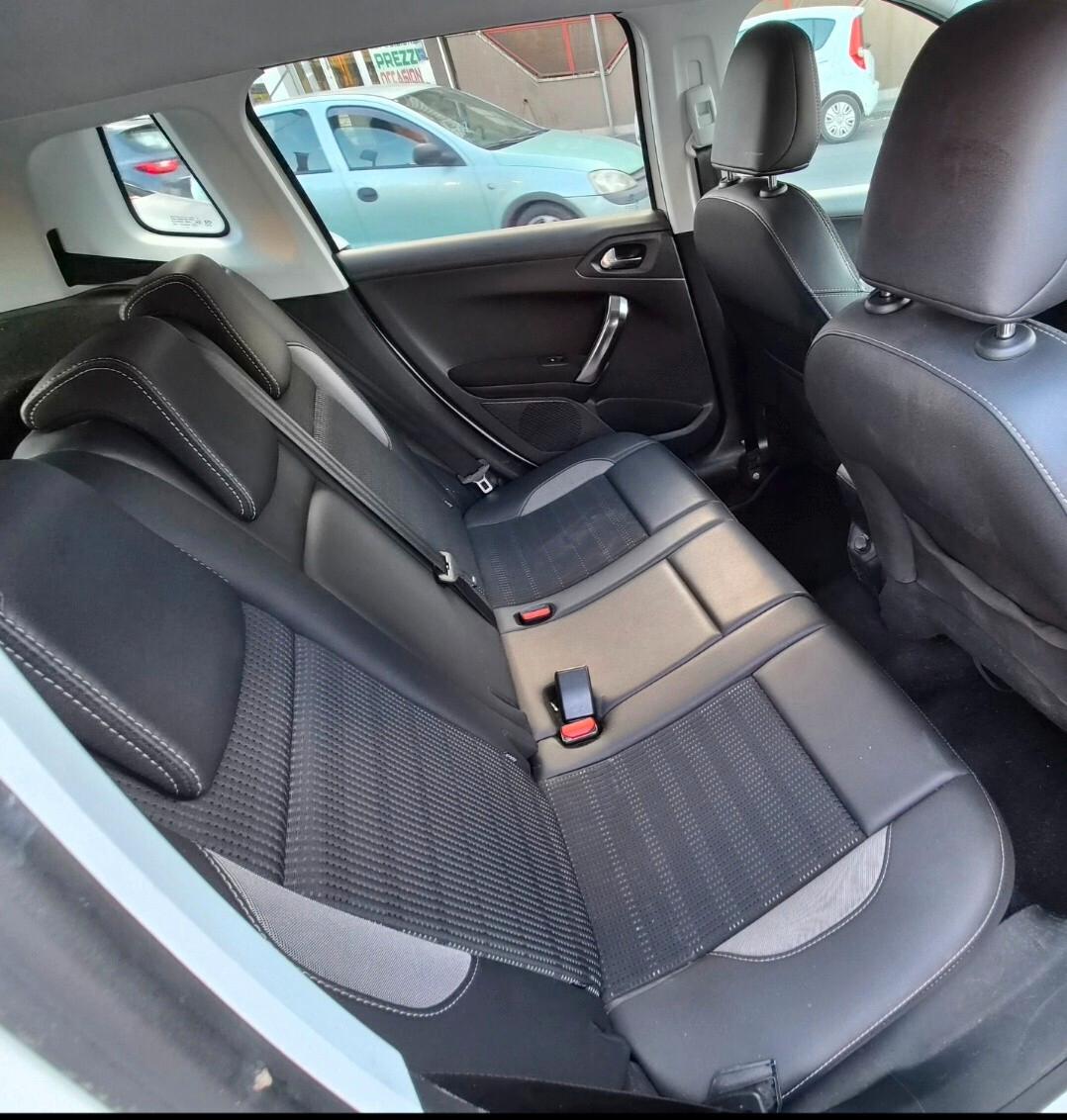 Peugeot 2008 BlueHDi 100 Allure