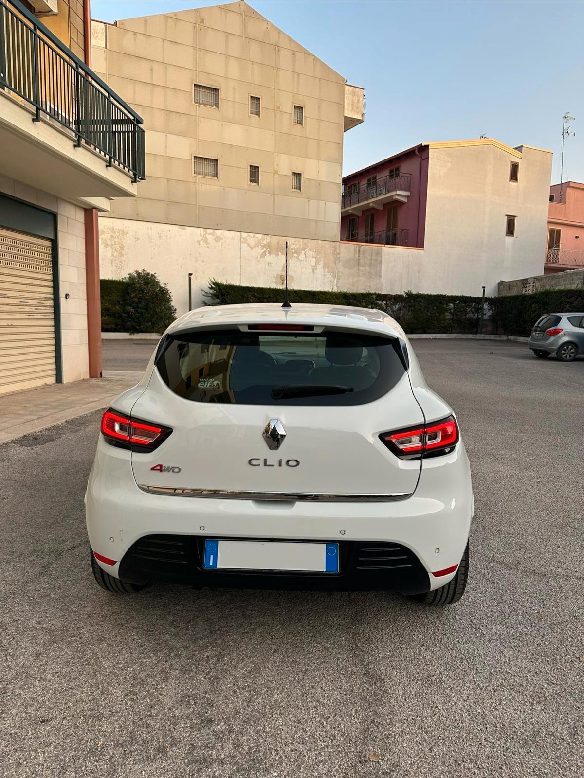 Renault Clio TCe 12V 75 CV 5 porte Moschino Zen