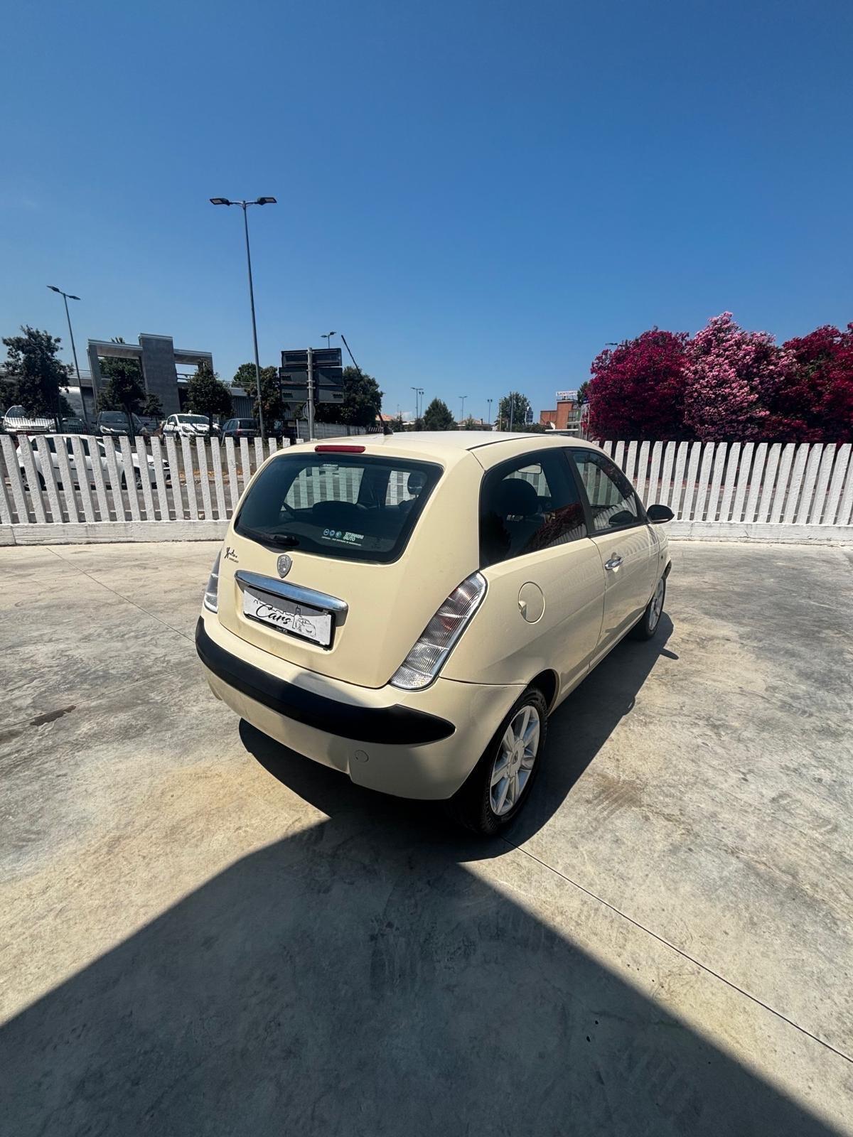 Lancia Ypsilon 1.2 16V Argento