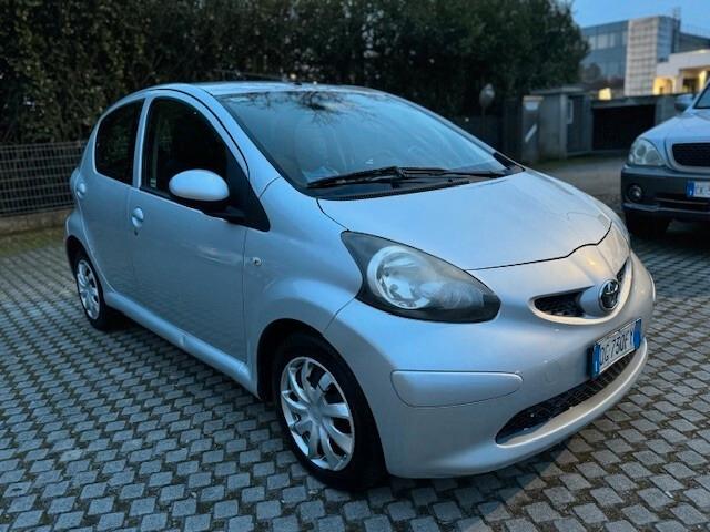 Toyota Aygo 1.0 12V VVT-i 5 porte Sol