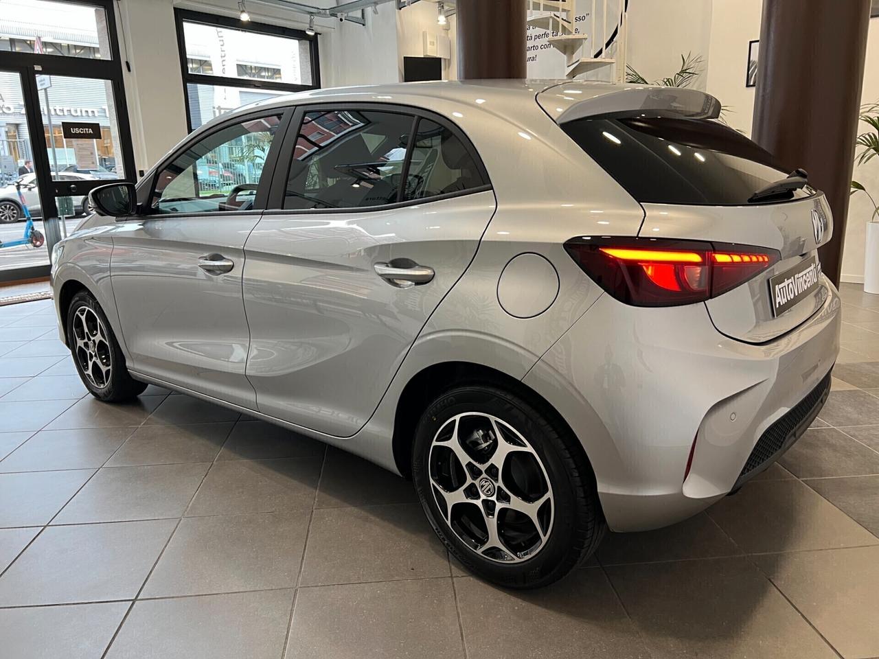 MG3 HYBRID PLUS LUXURY 195 CV AUTO KM0