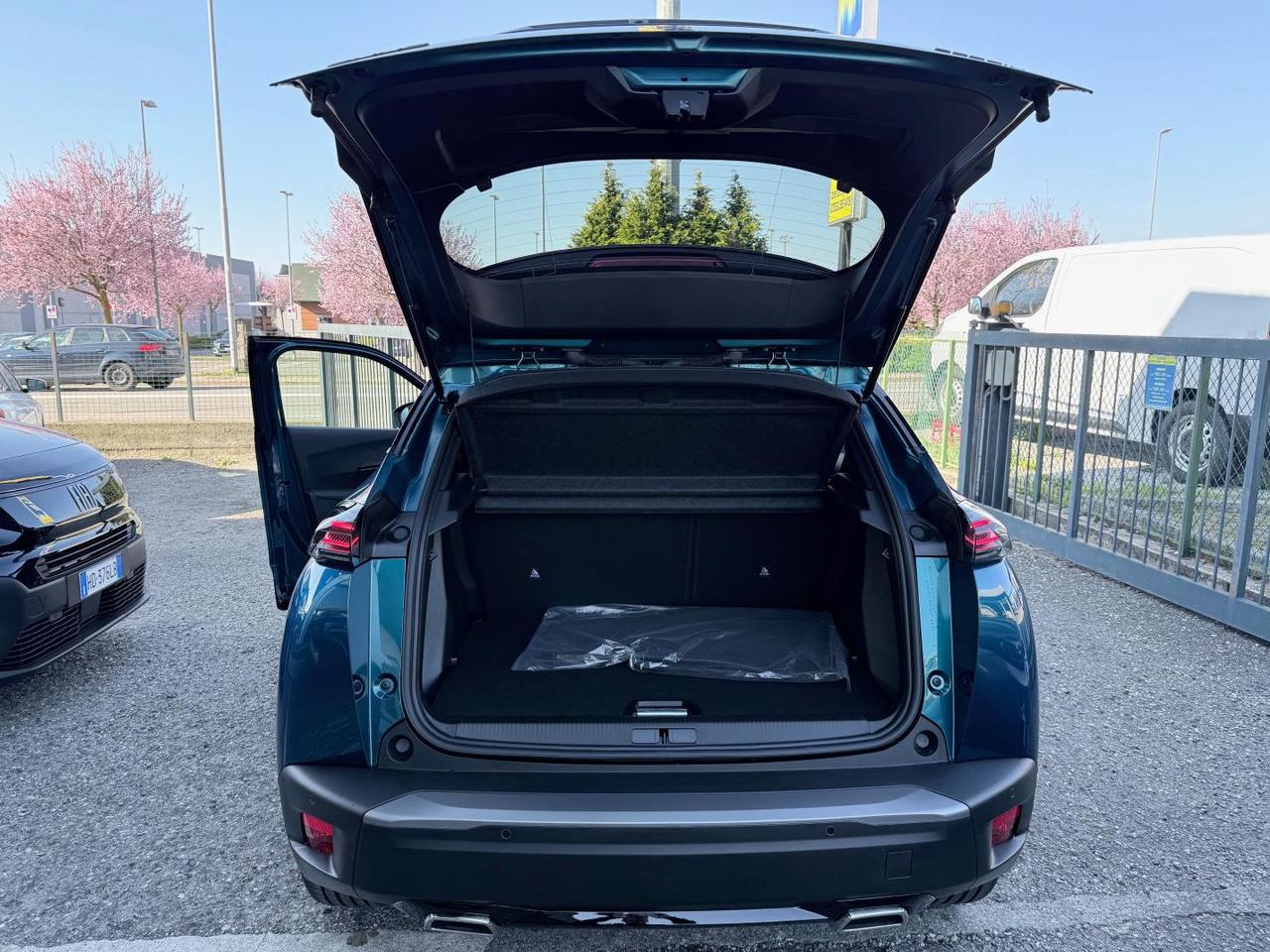 Peugeot 2008 2008 1.2 hybrid GT 145cv e-dcs6