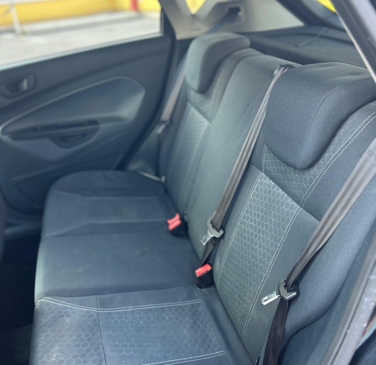 Ford Fiesta Titanium 1.2 82CV 5 porte Neopatentati