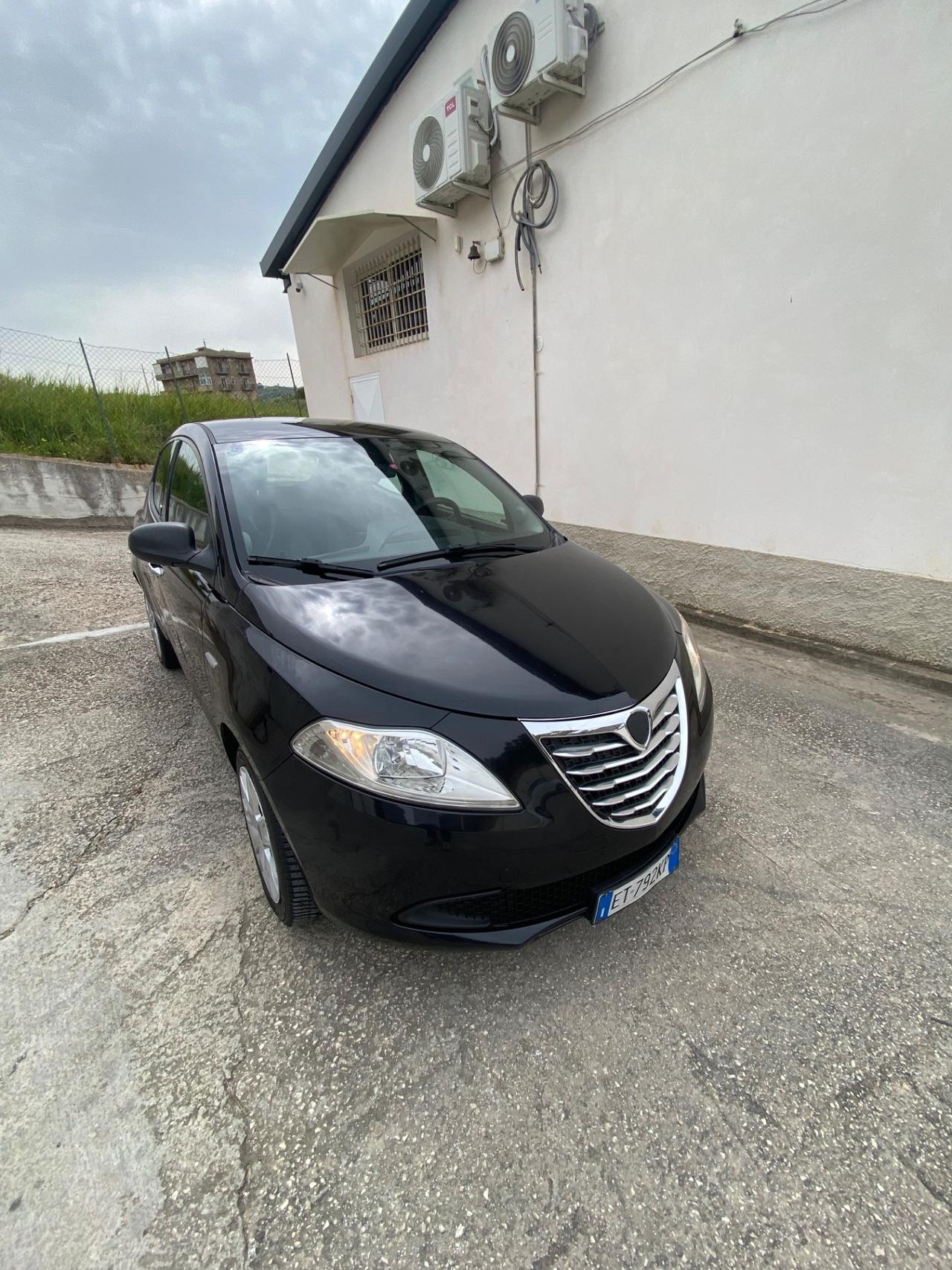Lancia Ypsilon 1.3 MJT 16V 95 CV 5 porte S&S Silver