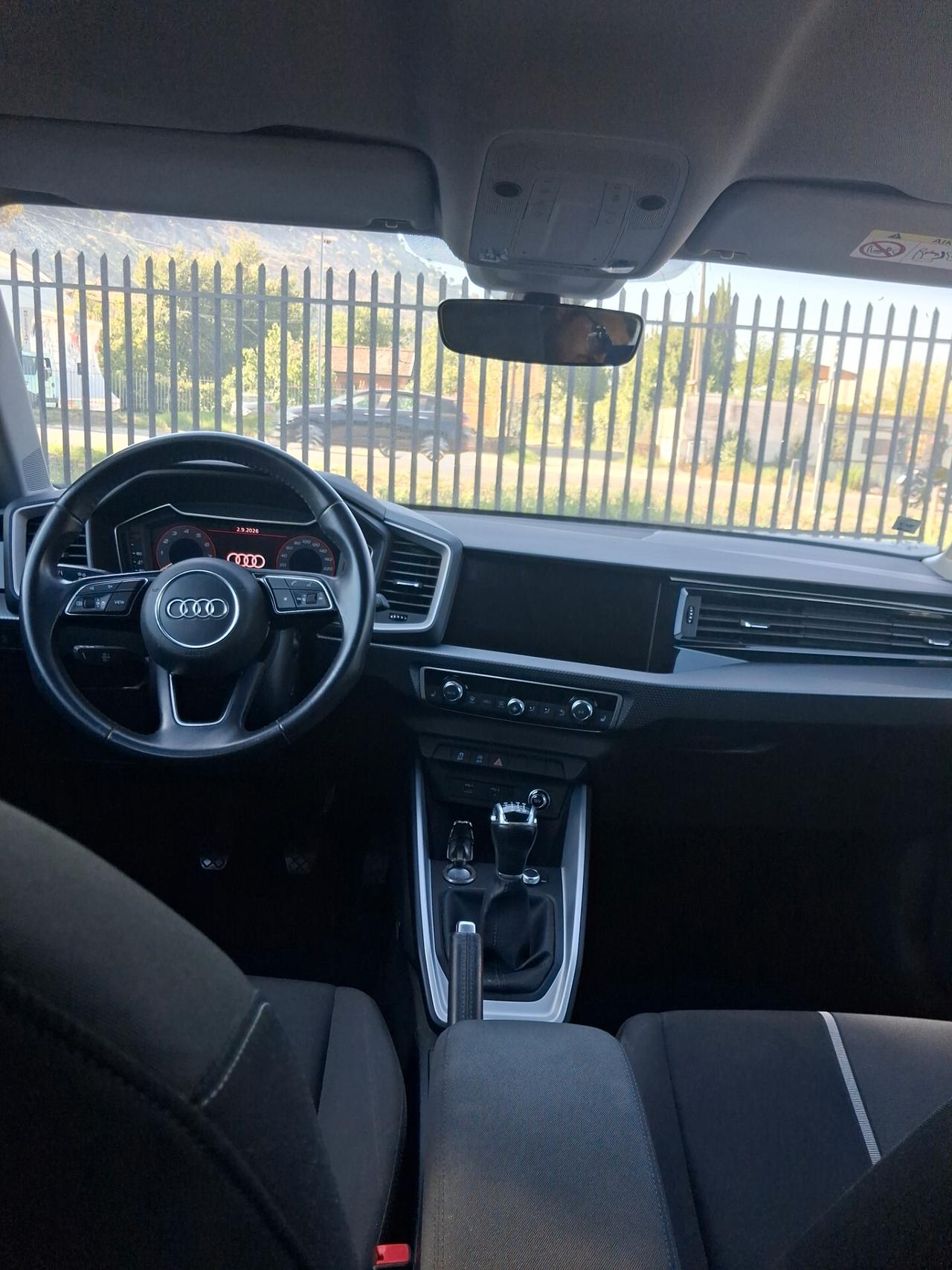 Audi A1 citycarver 30 TFSI Identity Contrast