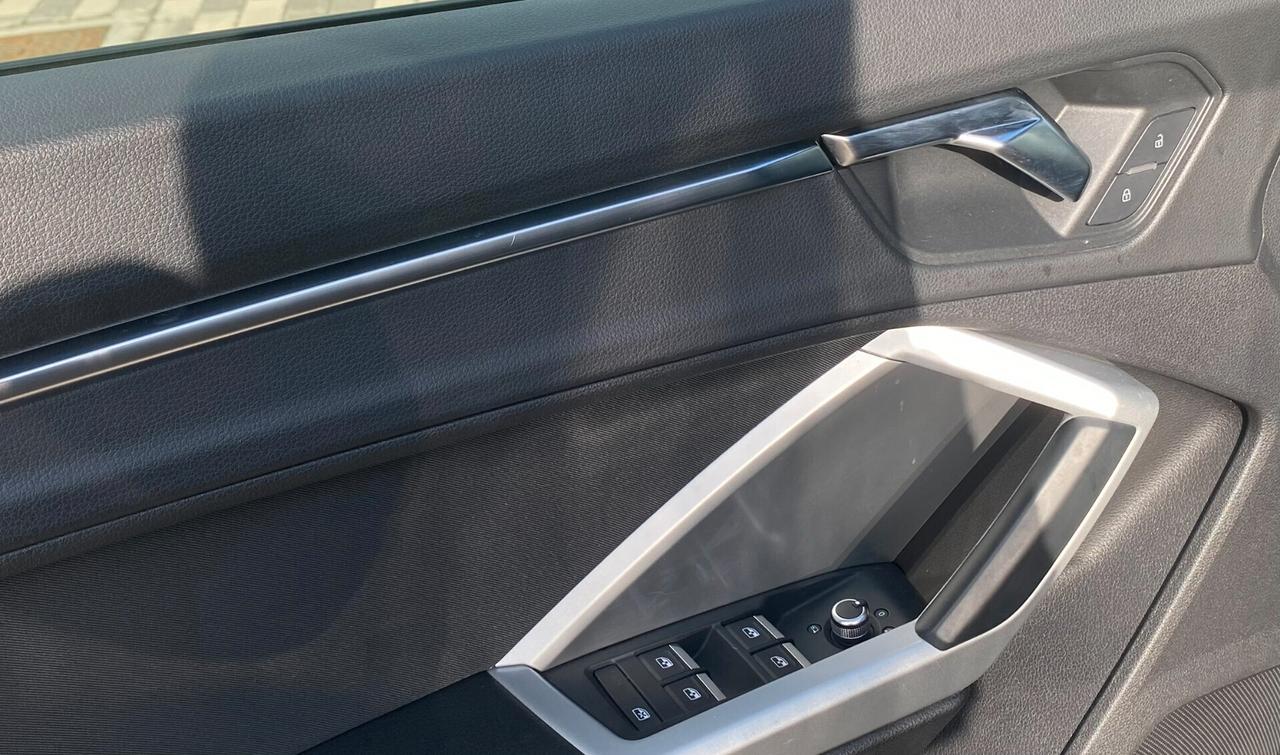 Audi Q3 Business 2.0 TDI 150CV s-tronic 35