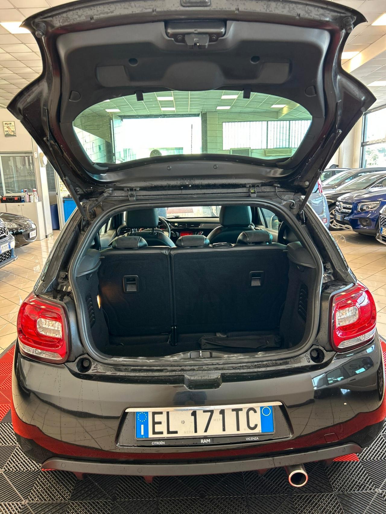Ds DS3 3 1.4 VTi 95 Just Black
