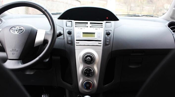 Toyota Yaris 1.0 5 porte Sol 89.000KM CLIMA NEOPATENTATI RADIO CD