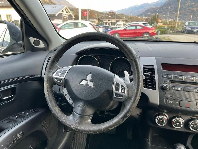 Mitsubishi Outlander Outlander 2.2 DI-D TC-SST Instyle DPF 7p