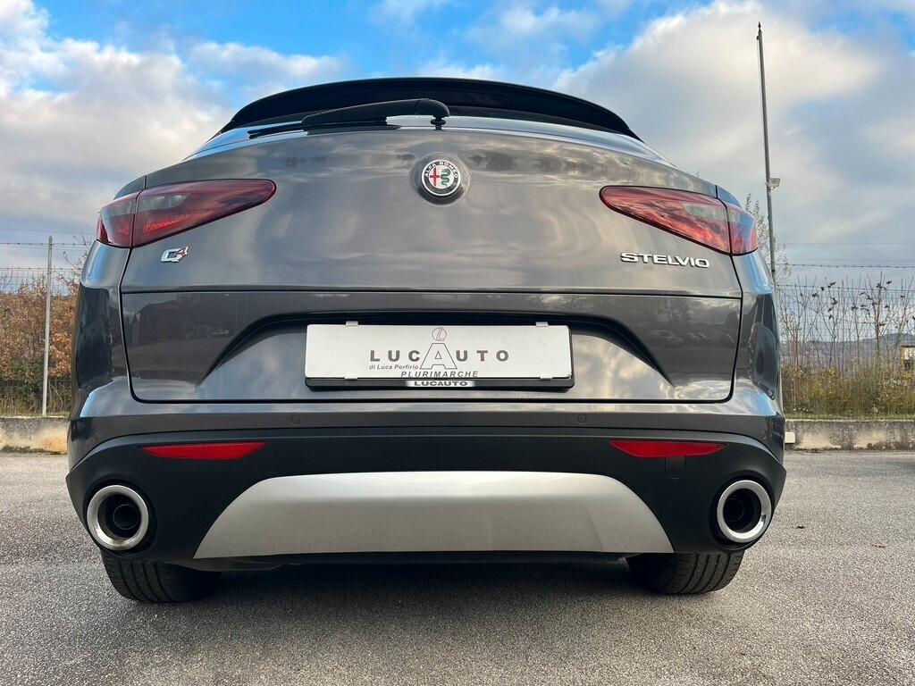 Alfa Romeo Stelvio 2.2 Turbodiesel 210 CV AT8 Q4 Business IVA DETRAIBILE