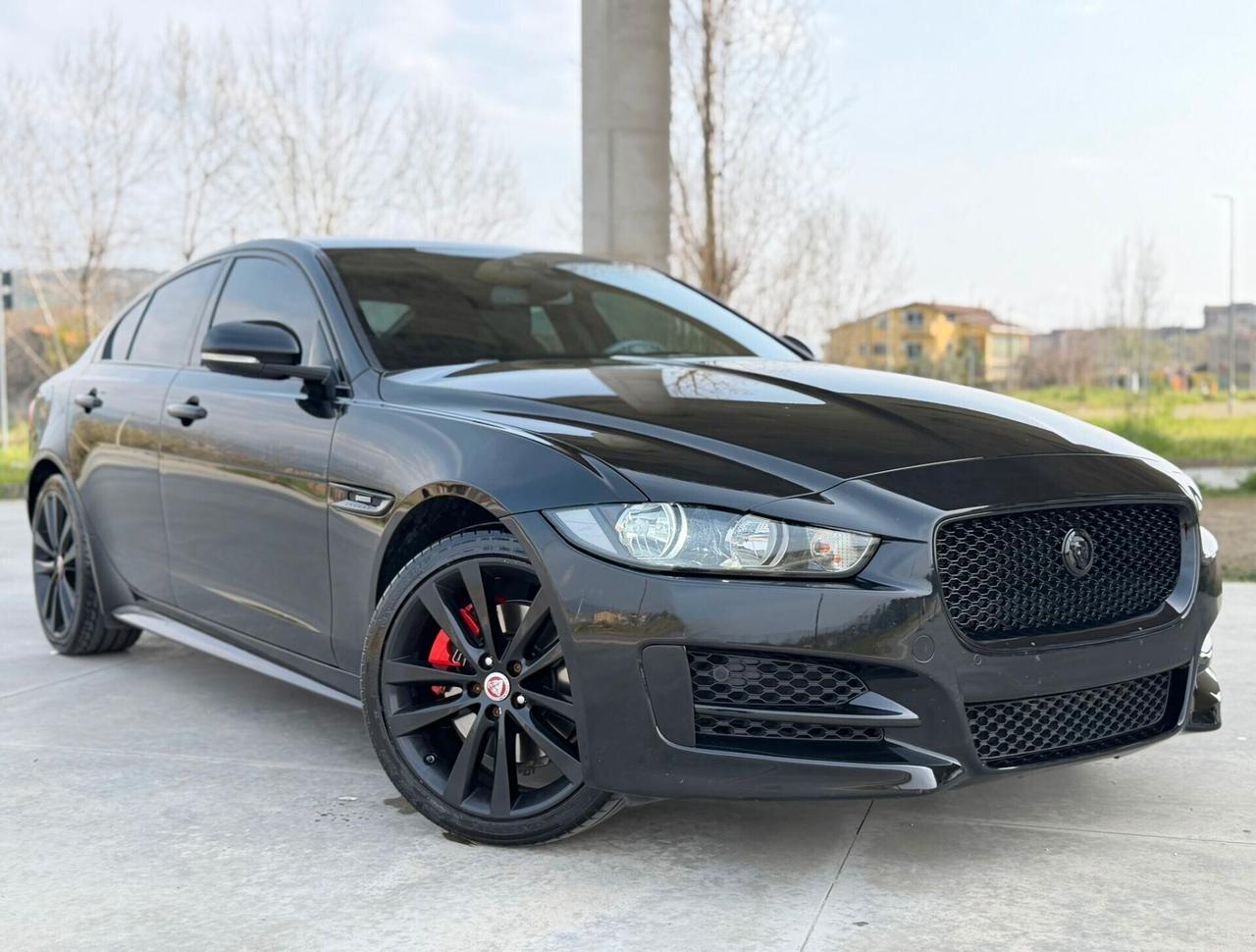 Jaguar XE 2.0 D Turbo R-Sport