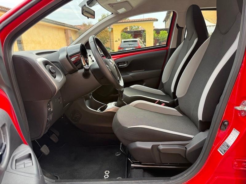 Toyota Aygo 1.0 VVT-i 69 CV 5 porte 9900 KM
