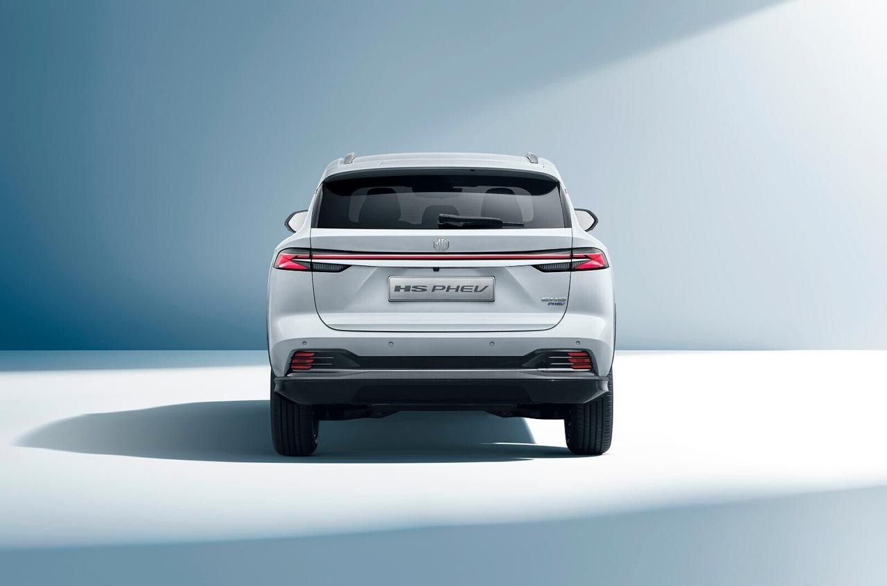 Mg HS PHEV lux , nuova da configurare !