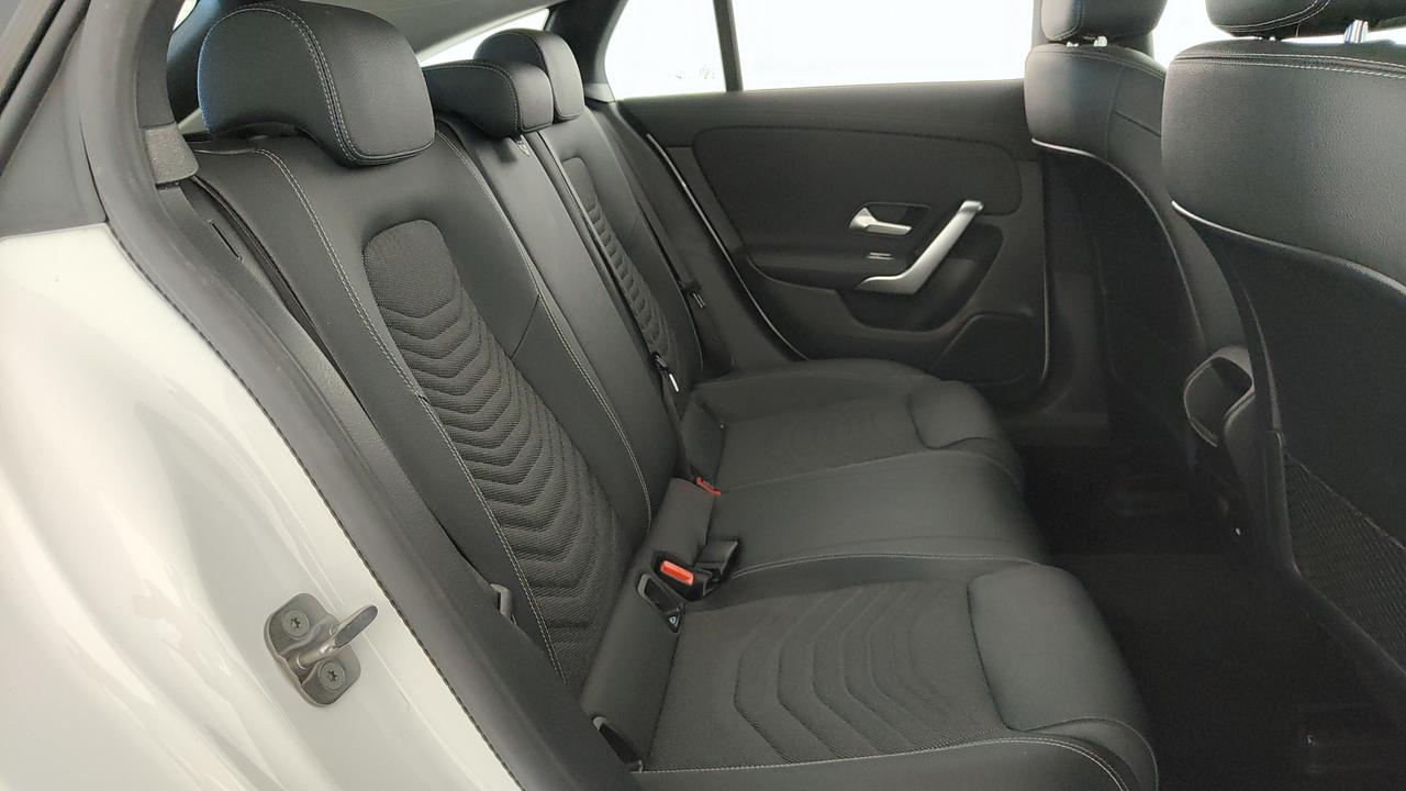 Mercedes-Benz CLA Shooting Brake 180 d Progressive Advanced auto