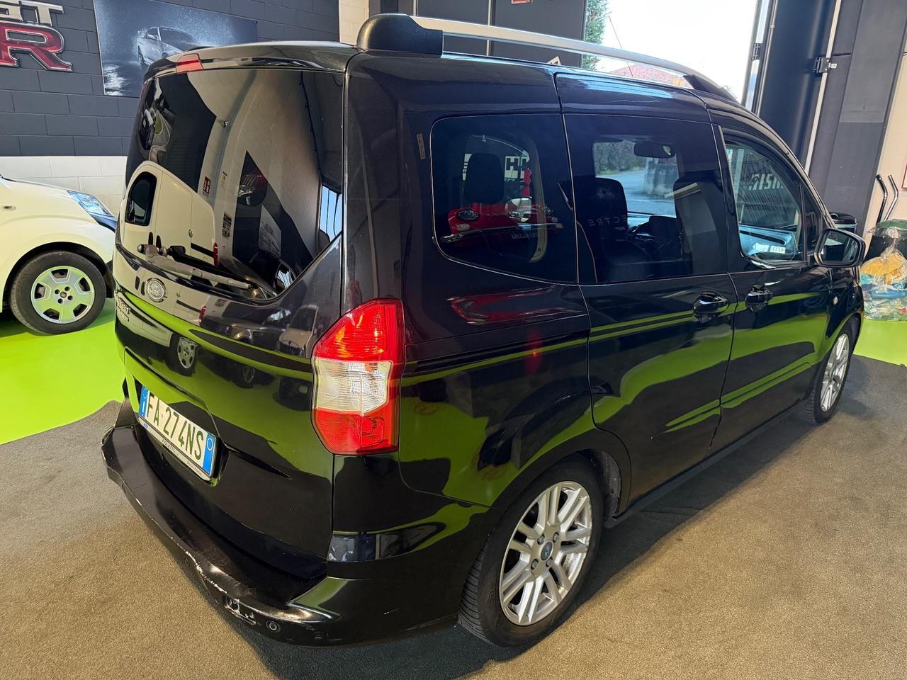 Ford Tourneo Courier 1.6 TDCI 95 CV Titanium -5posti-