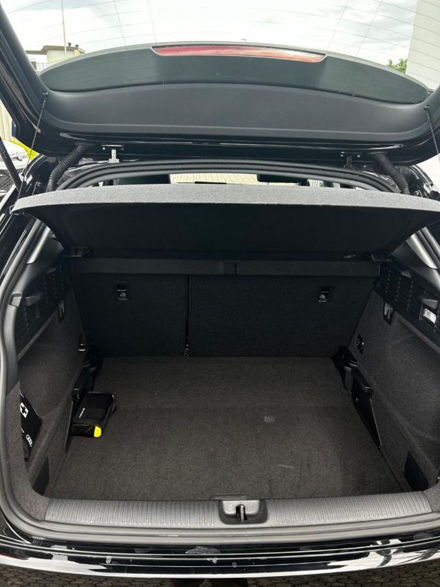 AUDI Q2 35 TFSI Business Advanced