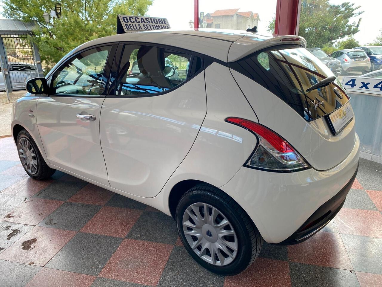 Lancia Ypsilon 1.0 Hybrid Silver
