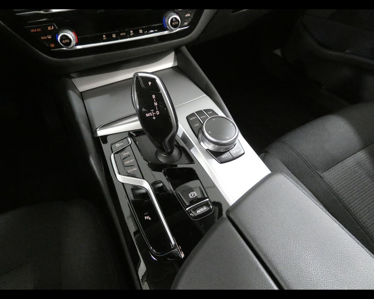 BMW Serie 5(G30/31/F90) - 520d 48V Business