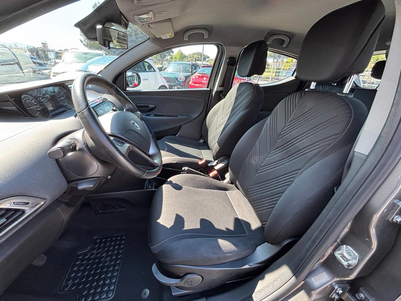Lancia Ypsilon 1.0 FireFly 5 porte S&S Hybrid Ecochic Gold