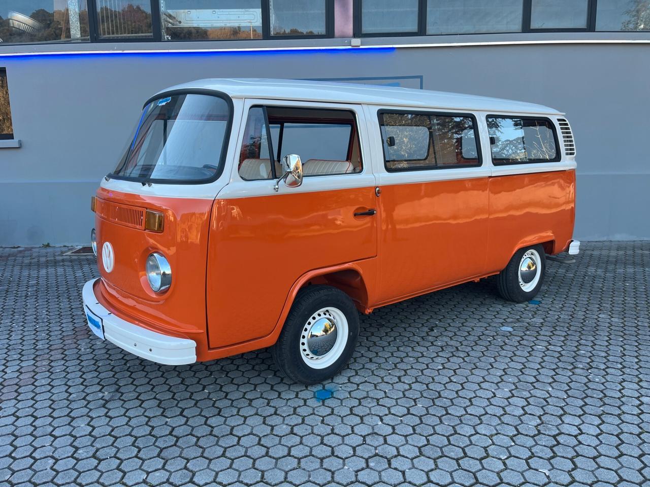 Volkswagen T2 8 posti walkthrouth