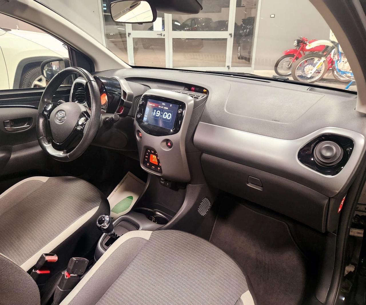 TOYOTA AYGO 1.0 BENZINA CAMBIO AUTOMATICO E TETTO APRIBILE