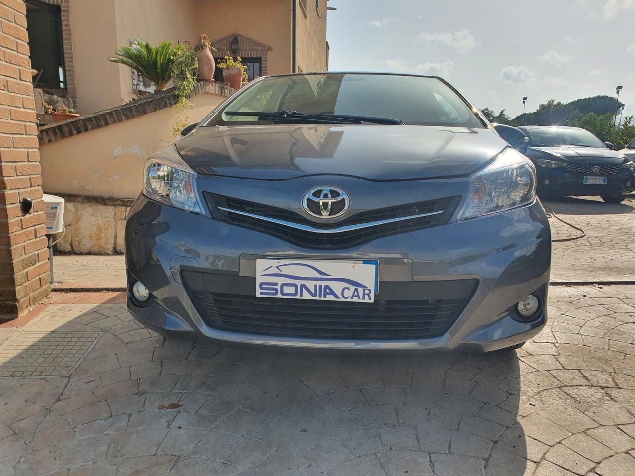 Toyota Yaris 1.4 D-4D 5 porte Lounge tetto panoramico