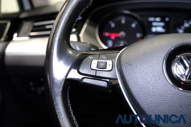 VOLKSWAGEN Passat Variant 1.6 TDI SCR DSG R-LINE BMT