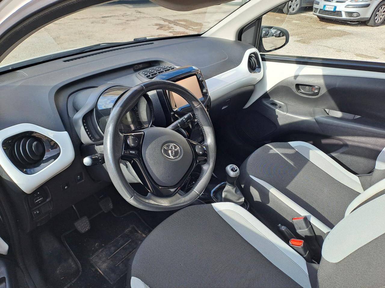 Toyota Aygo 1.0 VVT-i 69 CV 3 porte x-play