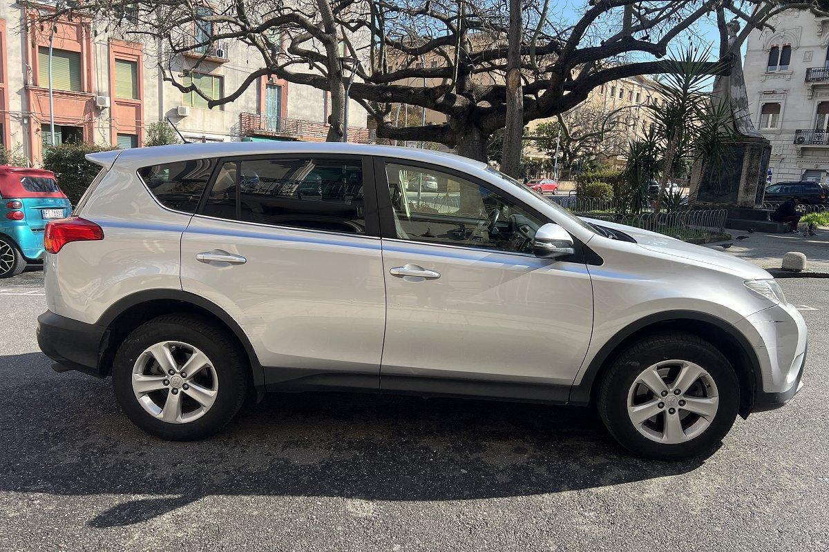 TOYOTA RAV4 2.0 D-4D 2WD