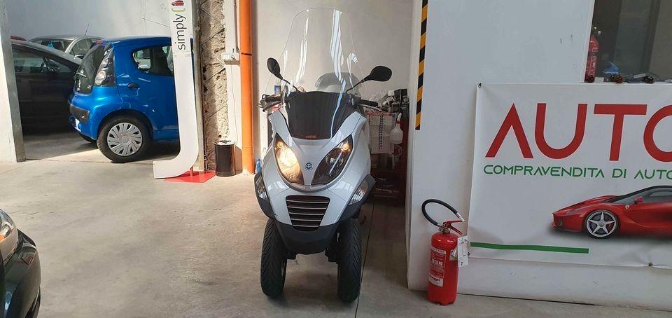 Piaggio MP3 250