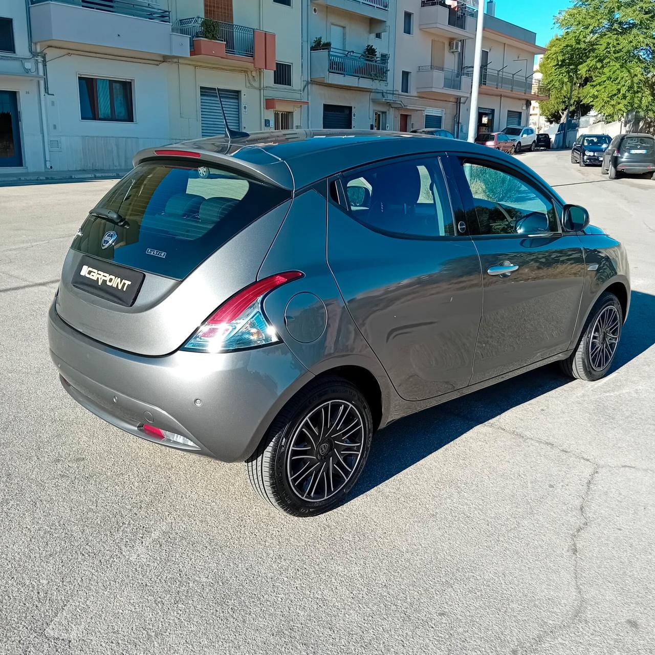 Lancia Ypsilon 1.0 FireFly 5 porte S&S Hybrid Ecochic Silver