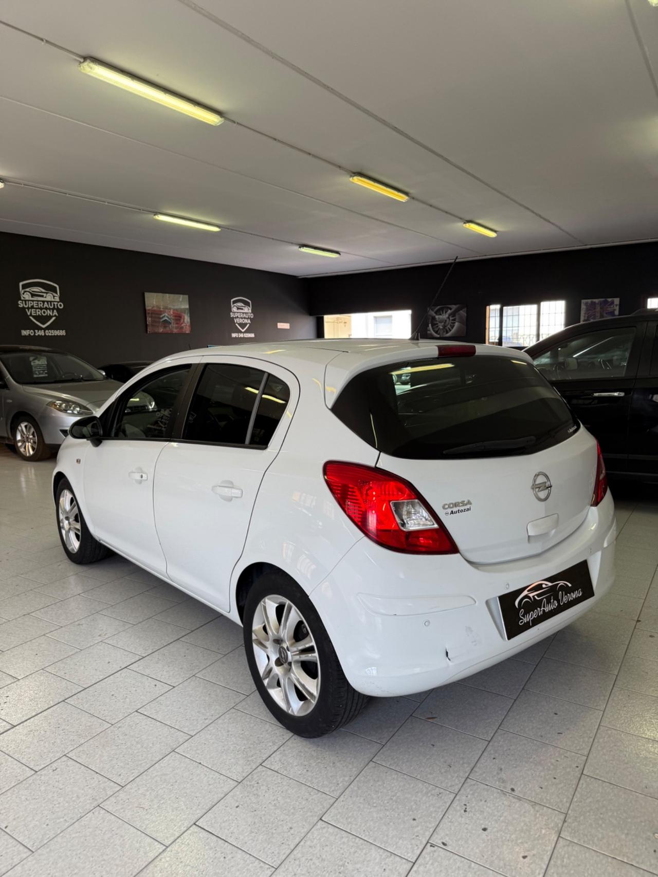 AUTOMATICA Opel Corsa 1.2 5 porte Sport