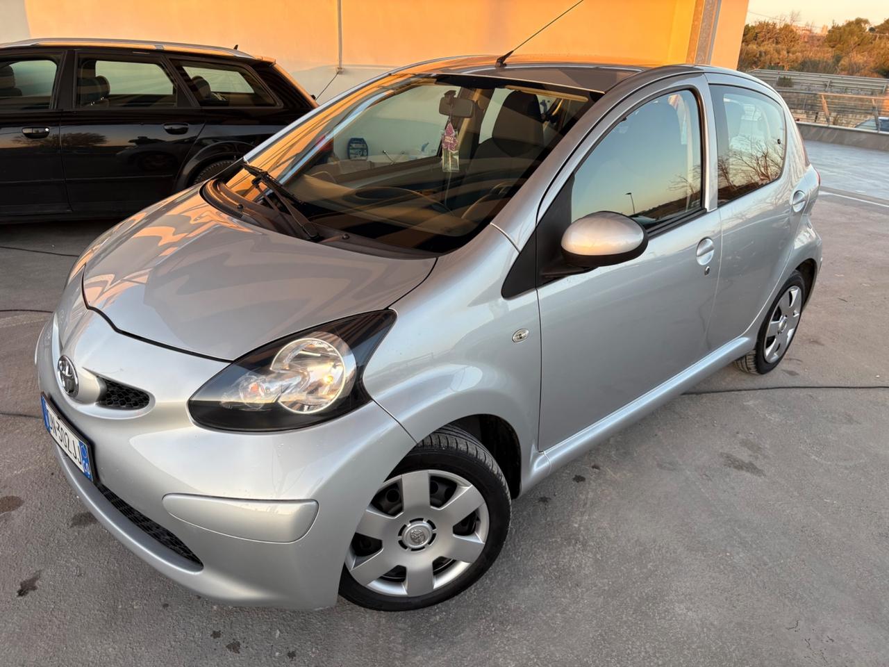 Toyota Aygo 1.0 12V VVT-i 5 porte Now AUTOMATICA 77000km!