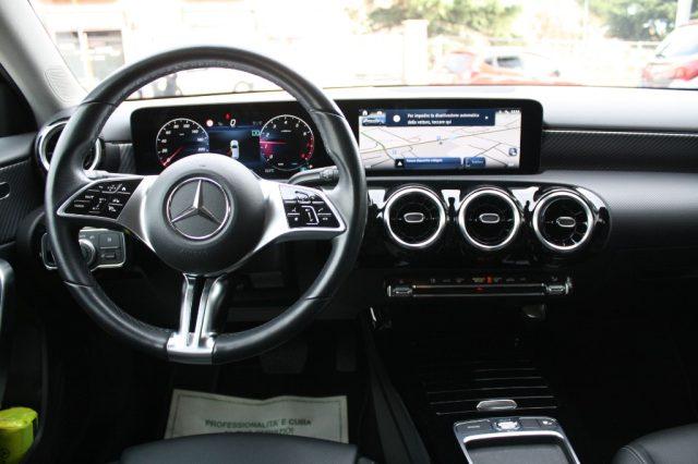 MERCEDES-BENZ A 180 Automatic AMG Line Premium