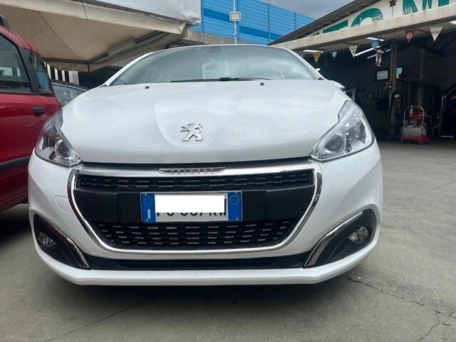 PEUGEOT 208 AUTOMATICA CON SOLI 20 MILA KM!