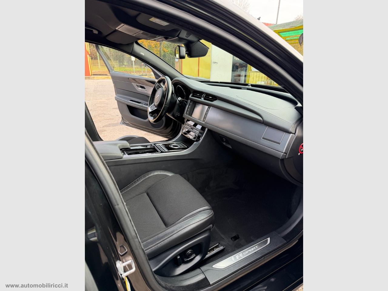 JAGUAR XF 2.0 D 180 CV aut. R-Sport