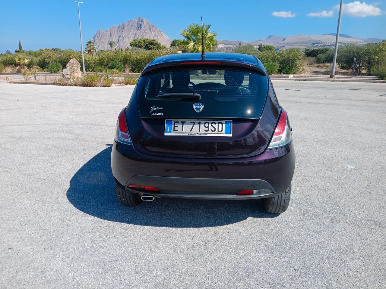 Lancia Ypsilon Silver