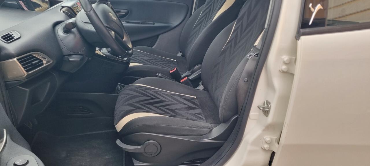 Lancia Ypsilon 1.2 69 CV 5 porte Gold