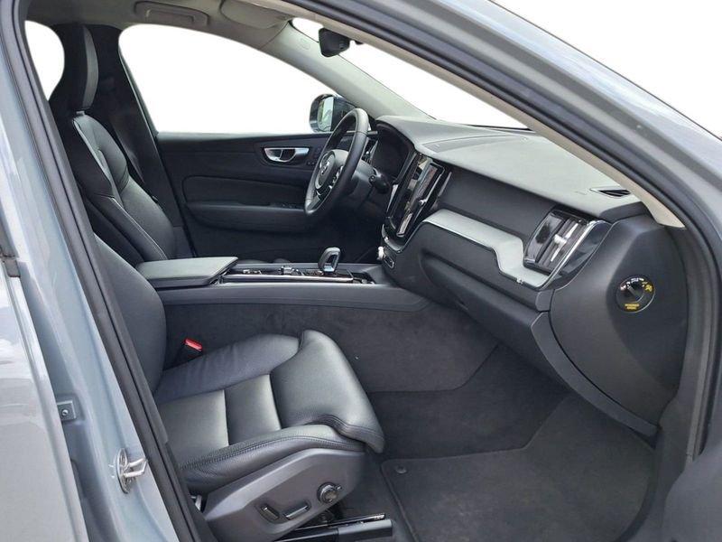 Volvo XC60 B4 197+12 CV Automatica Mild Hybrid Plus Dark