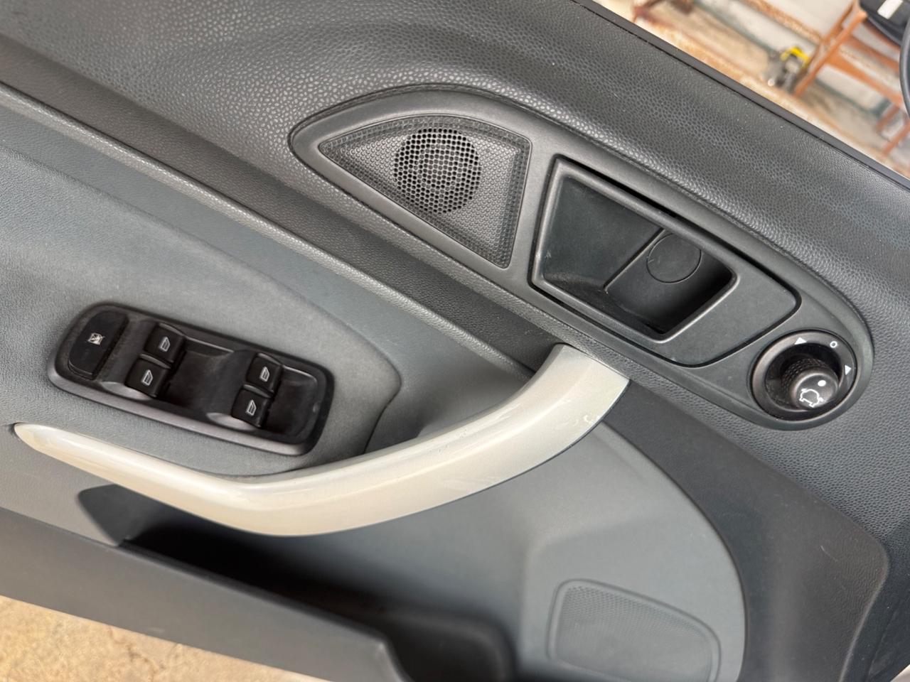 Ford Fiesta Diesel titanium 1.4 TDCi NEOPATENTATI