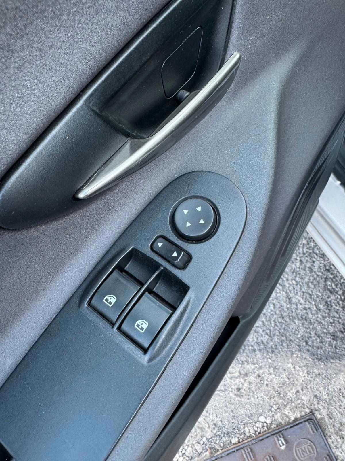 Lancia Ypsilon 1.2 BENZ 69CV GOLD 2013