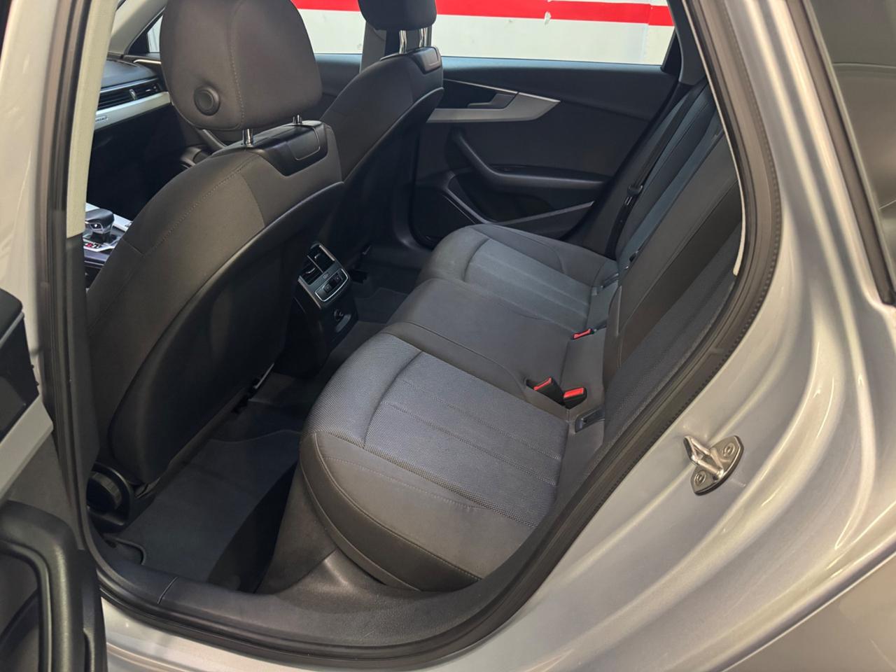 Audi A4 Avant 40 TDI quattro S tronic Business Advanced